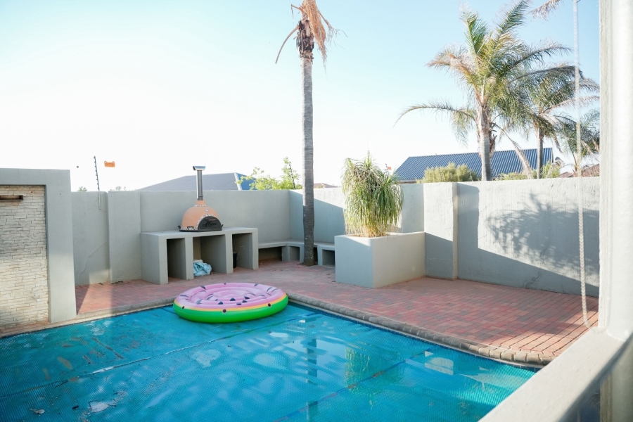 4 Bedroom Property for Sale in Wilkoppies North West